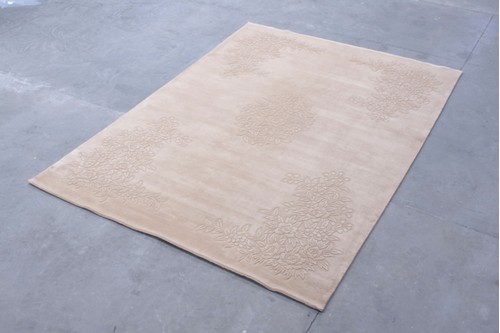 100% Wool Beige Plain Carved Chinese. SPS030485 4.27mx3.05m Handknotted in China with a 25mm pile