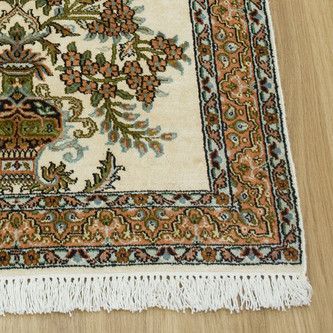 100% Silk Cream Kashmiri Silk Rug KSK006094 91 x 65 Handknotted in Kashmir with a 5mm pile Image 2